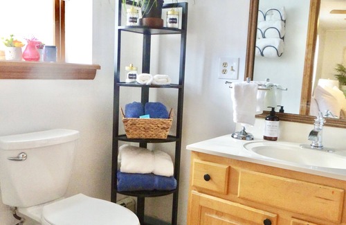 Edison Apartment | New Listing Stylish Entire 1st Floor North Edison Apartment No Stairs