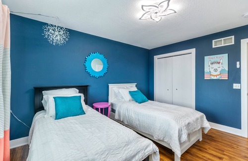 Waukee House | NEW LISTING! Stylish Oasis for Unforgettable Getaways by RedAwning