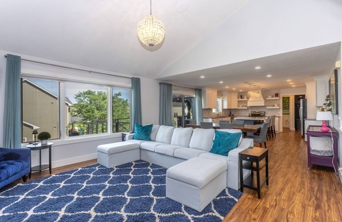 Waukee House | NEW LISTING! Stylish Oasis for Unforgettable Getaways by RedAwning