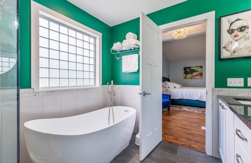 Waukee House | NEW LISTING! Stylish Oasis for Unforgettable Getaways by RedAwning