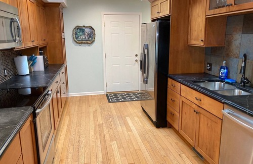 Union Pier House | NEW LISTING—-UNION PIER PERFECTION—HOT TUB, FIRE PIT, WALK TO LAKE!