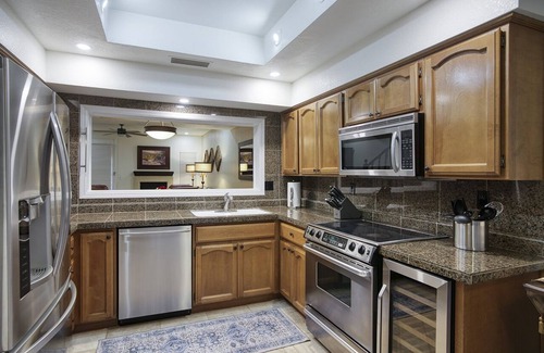 Camelback East Condo | New listing. Walk to Arizona Biltmore Resort and Spa.