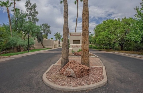 Camelback East Condo | New listing. Walk to Arizona Biltmore Resort and Spa.