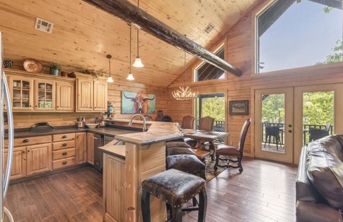Eucha House | NEW! Lodge Style Grand Lake 6-bedroom Cabin & Private Dock. Great for families.