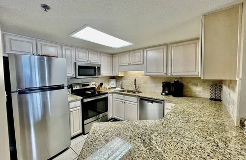 Ono Island Condo | *NEW LOW FALL RATES* 10th Floor with Awesome Views & FREE Parking Garage Access!