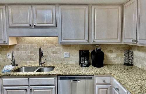 Ono Island Condo | *NEW LOW FALL RATES* 10th Floor with Awesome Views & FREE Parking Garage Access!