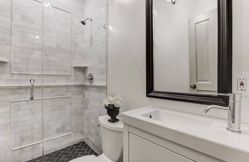 Capitol Hill House | New Lux 5BR/3BA Renovation: 2 Blocks to Metro/Capitol/12+ Restaurants; Parking