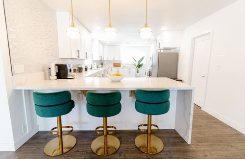 Las Vegas House | NEW‼️LUX SPACIOUS HOME-POOL/5 MIN TO STRIP/GOURMET KITCHEN/BUSINESS CENTER
