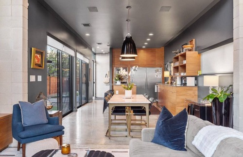 Holly House | NEW Luxe DT Austin Oasis | Pool | Casita