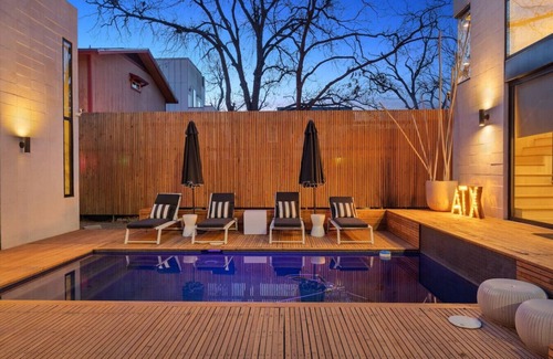 Holly House | NEW Luxe DT Austin Oasis | Pool | Casita