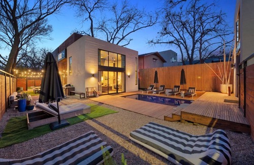 Holly House | NEW Luxe DT Austin Oasis | Pool | Casita
