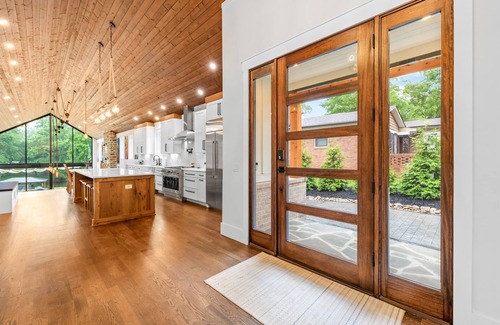 Westport House | NEW! Luxe Lakefront Retreat w/Hot Tub + Kayaks