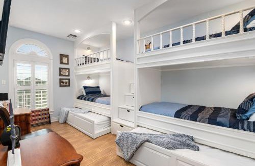 Crystal Beach House | New! Luxurious 3 Bed Sleeps 12 Epic Views Wow