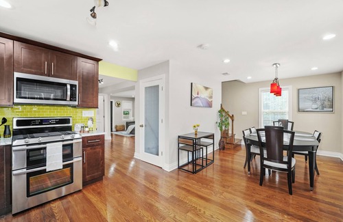 Bensenville House | NEW Luxuriously Detailed 4 Bedroom/2Ba Home Minutes Away From Attractions&Ohare