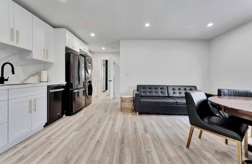Port Dover Apartment | NEW! Luxury 1BR - 5 minutes to Port Dover Beach