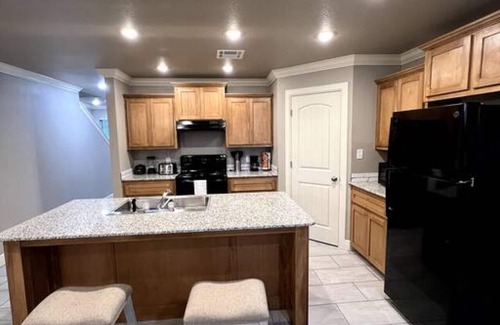 Uniontown House | New Luxury 3 Bed 2 1/2 Bath Duplex