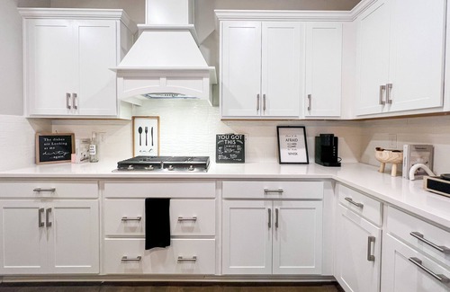Belle Mina House | New Luxury 3BD/King Suite Near Mid City, Toyota Stadium and Redstone Gate