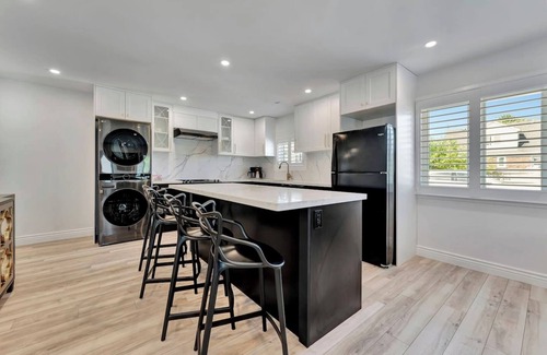 Port Dover House | NEW! Luxury 3BR - 5 minutes to Port Dover Beach