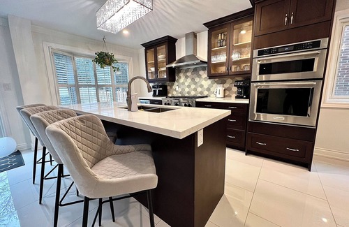 Fisherville House | *NEW Luxury 4 Bdrm Home w Pool Table & Jaccuzi