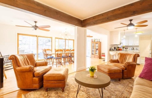Woodstock Villa | New Luxury 5BR Woodstock Secret Retreat Near all Ski MT Heated Pool& Hot Tub