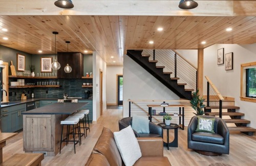 Harrison House | NEW Luxury A-Frame, Lake Access w/hot tub