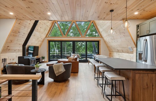Harrison House | NEW Luxury A-Frame, Lake Access w/hot tub
