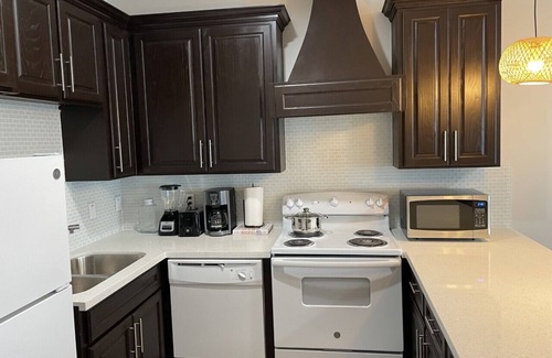 McAllen Apartment | NEW LUXURY APT 3 BD near shopping and hospitals 3 min from EXP 83