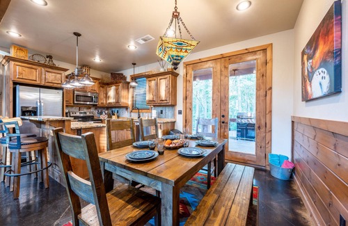 Broken Bow Cabin | New Luxury Cabin joining the Ouachita National Forest/Hot Tub/Pool Table