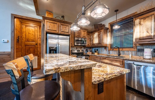 Broken Bow Cabin | New Luxury Cabin joining the Ouachita National Forest/Hot Tub/Pool Table