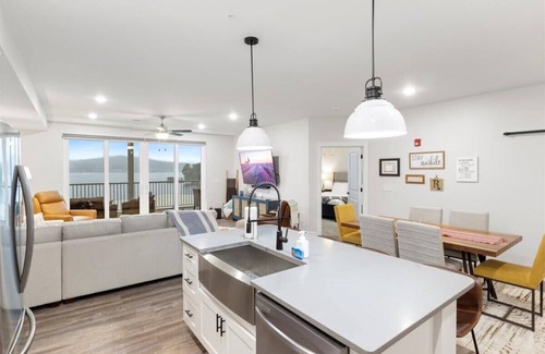 Camdenton Condo | New Luxury Condo Near the Cave