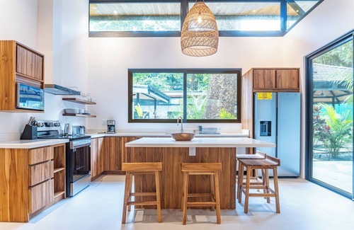 Nosara Villa | New Luxury Villa in central Guiones - walk to the beach, large pool & parking