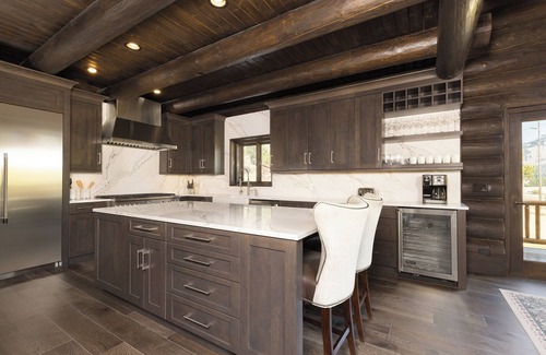 Gallatin Gateway House | New! Luxury Gallatin Riverview Lodge near Big Sky, sleeps 12