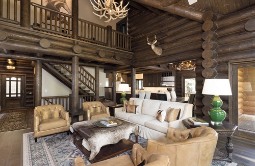 Gallatin Gateway House | New! Luxury Gallatin Riverview Lodge near Big Sky, sleeps 12