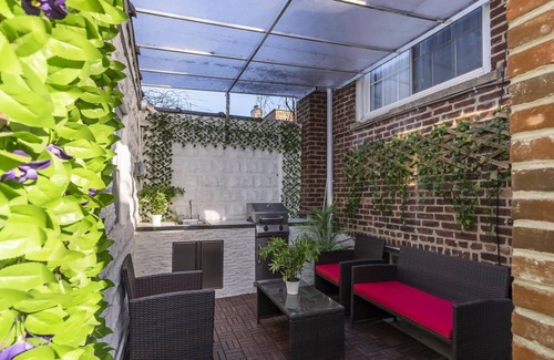 Queens Apartment | NEW! Luxury Studio! Smart Home! Main St! w/Free Parking!