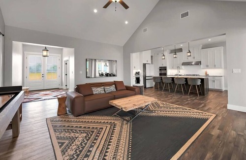 Waco House | New! Luxury Texas Farmhouse