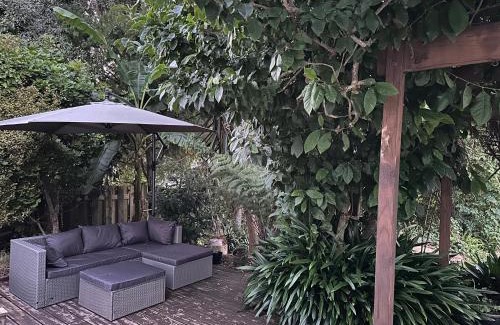 Auckland Apartment | New Lynn Self- Contained Unit near Golf Course