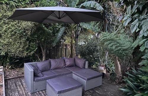 Auckland Apartment | New Lynn Self- Contained Unit near Golf Course