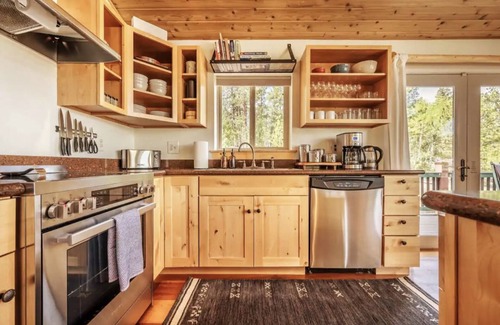 Sedalia Cabin | ^NEW^ MAGICAL REMOTE CABIN WITHIN PIKE'S NAT'L FOREST, HOT TUB