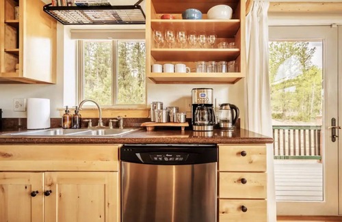 Sedalia Cabin | ^NEW^ MAGICAL REMOTE CABIN WITHIN PIKE'S NAT'L FOREST, HOT TUB