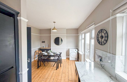 Hoxton Apartment | New Malden 3-Bed House w/FREE Parking & Garden