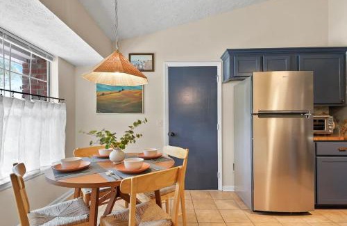 Whitemarsh Island House | New Meets Nostalgic - Adorable Cottage Sleeps 8