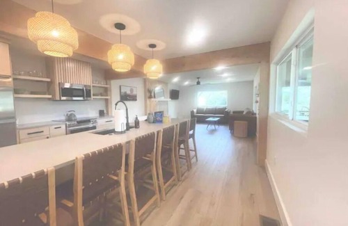 Leander House | New Mid-Century Waterfront Escape on Lake Travis w/Pickleball court and 4 acres!
