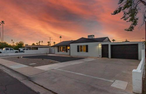 Gardendale Apartment | New Midtown Modern Home with Backyard (Unit A)