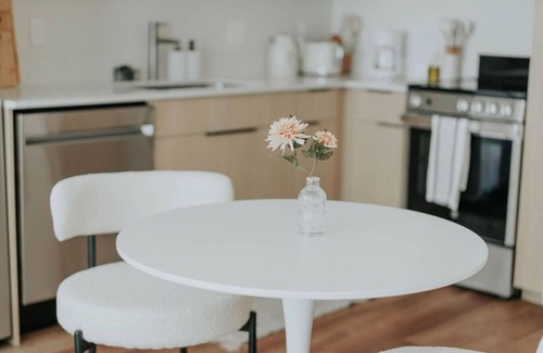 Downtown Salt Lake City Apartment | NEW Minimalist & Clean Apt in Downtown SLC