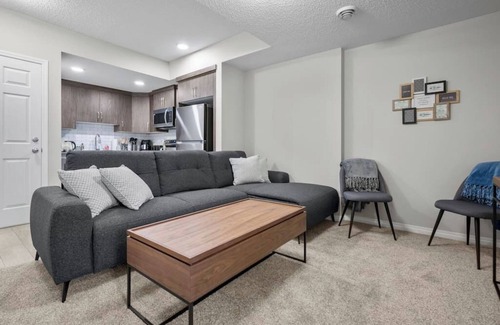 Calgary House | New! Mins to Airport | 2BR Modern Private Suite
