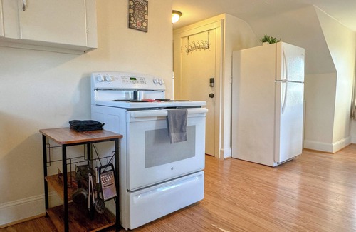 Manchester Apartment | NEW - Mins to Concord and Nashua NH - Fully Fenced Backyard - In-Unit Laundry