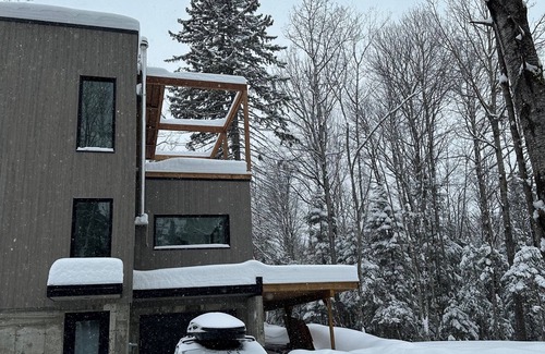 Saint Donat Ski Chalet | New modern luxury ski out cabin walking distance to the chairlift in Saint-Donat