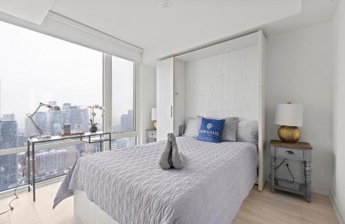 Church and Wellesley Apartment | New Modern 1Bd & Den in Downtown Toronto