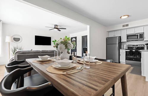 Royal Oak Apartment | New! Modern 1BR Corner Flat | Central in Royal Oak