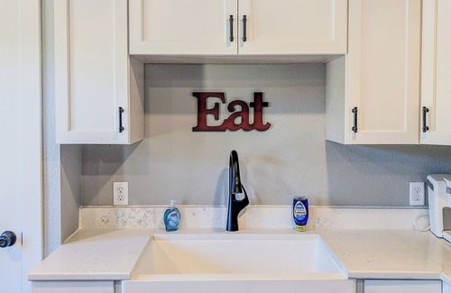 Custer Apartment | New Modern 1BR, Downtown Custer – Perfect Base for Black Hills